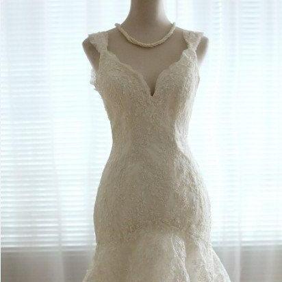Tiered Vintage Ivory Lace Wedding Dress