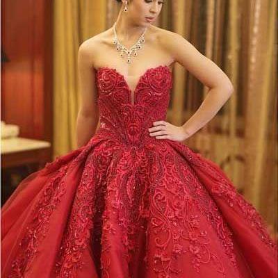 Sleeveless Ball Gown Wedding Dress With Lace..