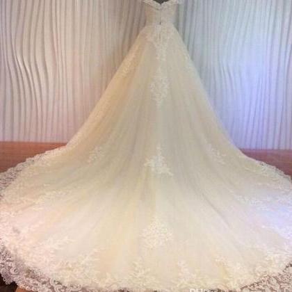 Sleeveless Ivory Lace Wedding Dress With Petals
