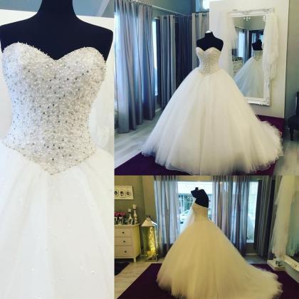 Sleeveless Ball Gown Wedding Dress With Pearls..