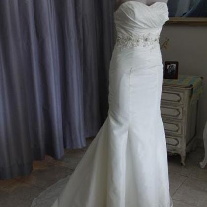 Sleeveless Ivory Satin Wedding Dress With..