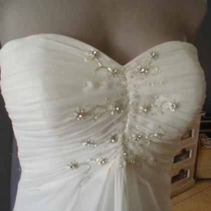 Sleeveless Ivory Chiffon Spring Wedding Dress