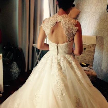 Sleeveless Wedding Dress With Attachable Lace..