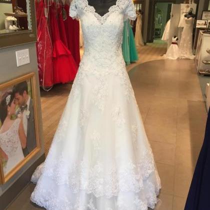 V Neck Scallop Lace Appliques A-line Wedding Dress..