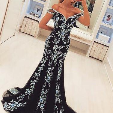 Off The Shoulder Black Prom Dress With Lace..
