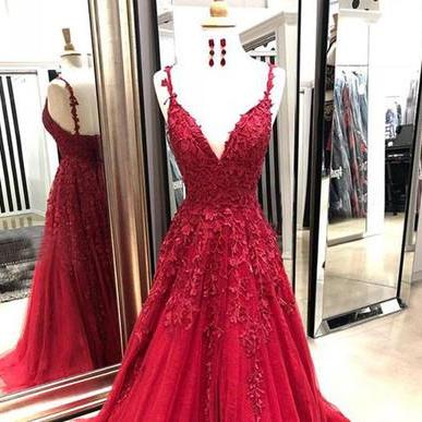 Floor Length Evening Gown With Appliques Lace