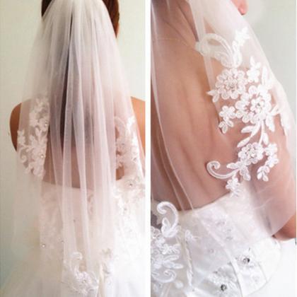 Appliques Decor Short Bridal Veil