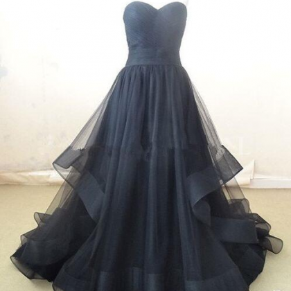 Sleeveless Sweetheart Black Tulle Evening Gown..
