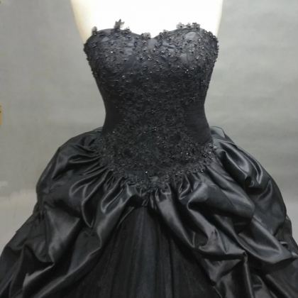 Sleevelss Ruched Ball Gown Black Bridal Wedding..