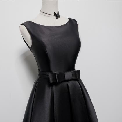 Bateau Neckline Black Short Party Dress