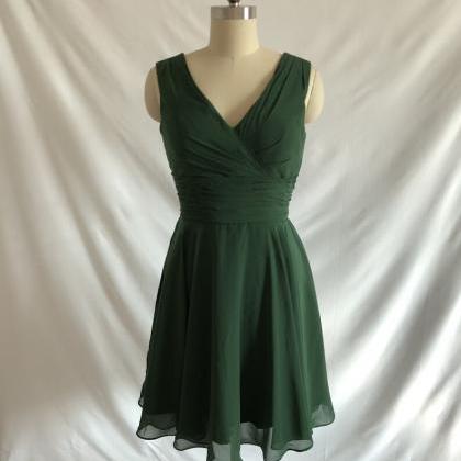 V Neck Emerald Green Chiffon Short Party Dress