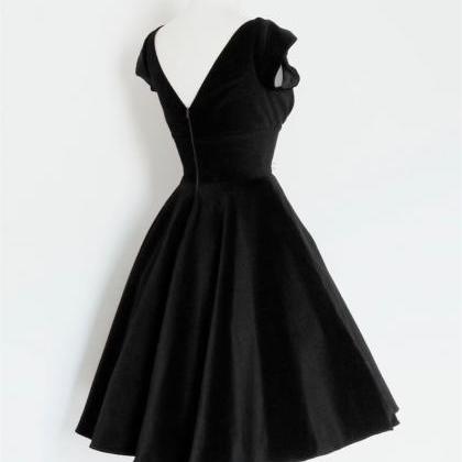 Cap Sleeves Black Short Velvet Dress