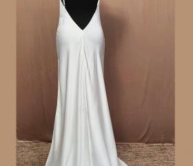 Long Sleeves Open Back Ivory Wedding Dress with Appliques
