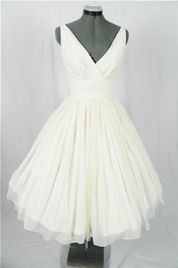 V Neck Vintage Summer Short Wedding Dress With V Back