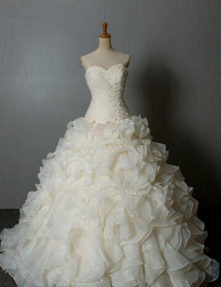 Sleeveless Ivory Ruffled Organza Wedding Dress
