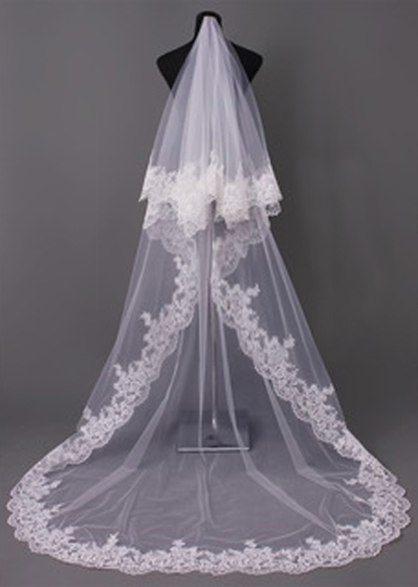 Floor Length 2t Bridal Veil With Applique Lace Edge on Luulla