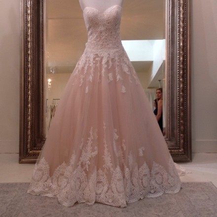 Sweetheart Ball Gown Wedding Dress With Lace Trim