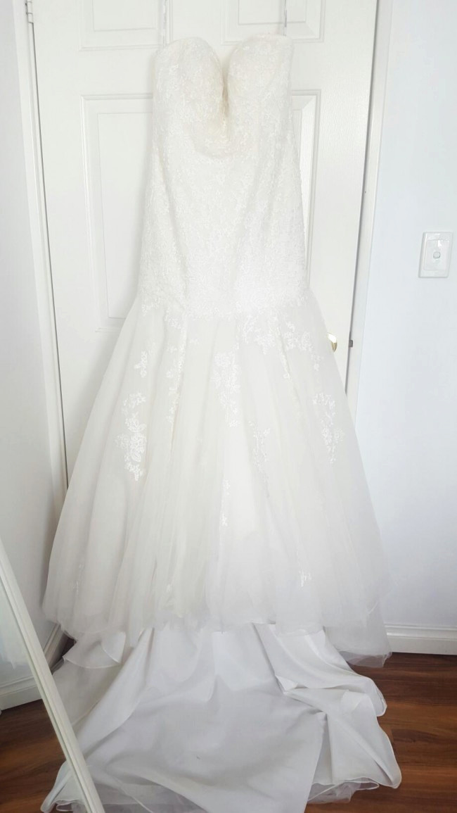 Sleeveless Sweetheart Fit And Flare Lace Wedding Dress