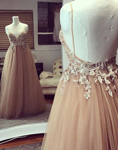 Spaghetti Straps Backless Prom Dress With 3d Lace Petals
