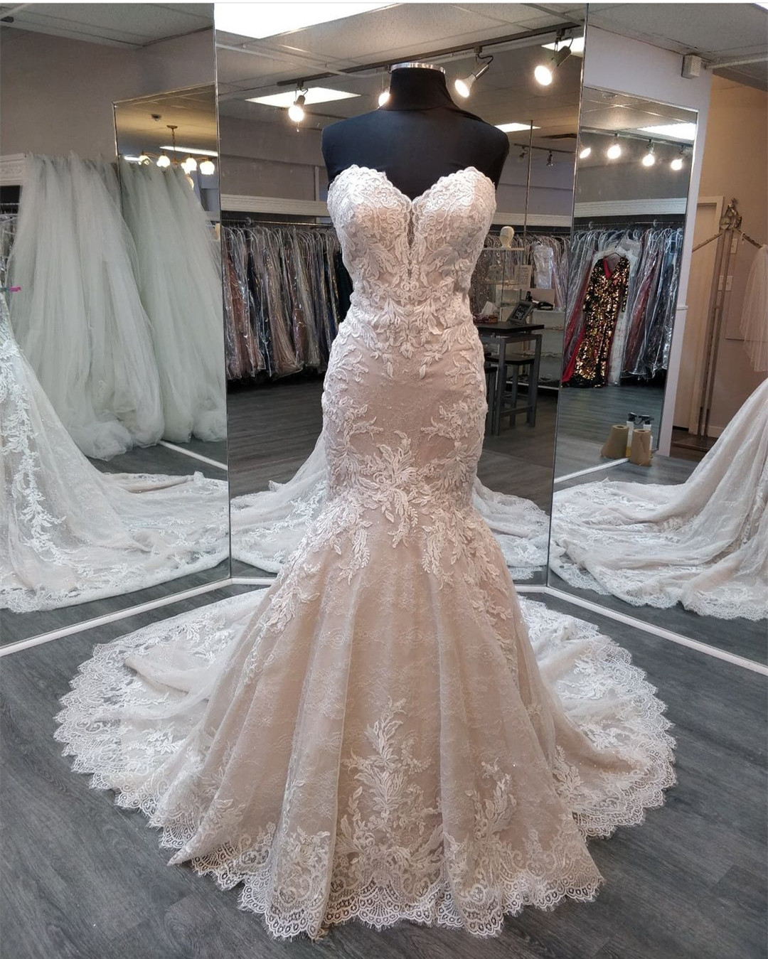 Women's Mermaid Bridal Gown Sweetheart Neckline Long Train Custom Made Beach Wedding Dress main image 1