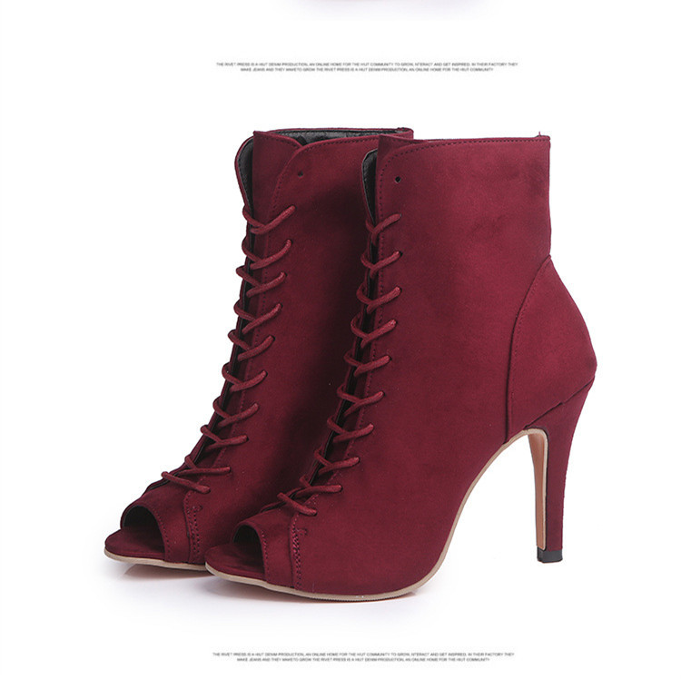Threaded Pear Tulip Opening Suede Ankle Boots