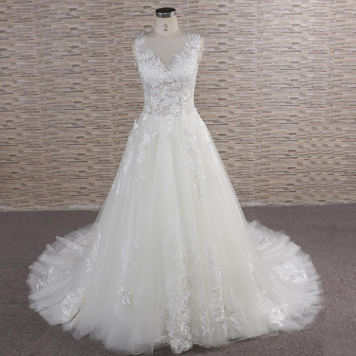 Appliques Decor Ivory Wedding Dress Custom Bridal Gown