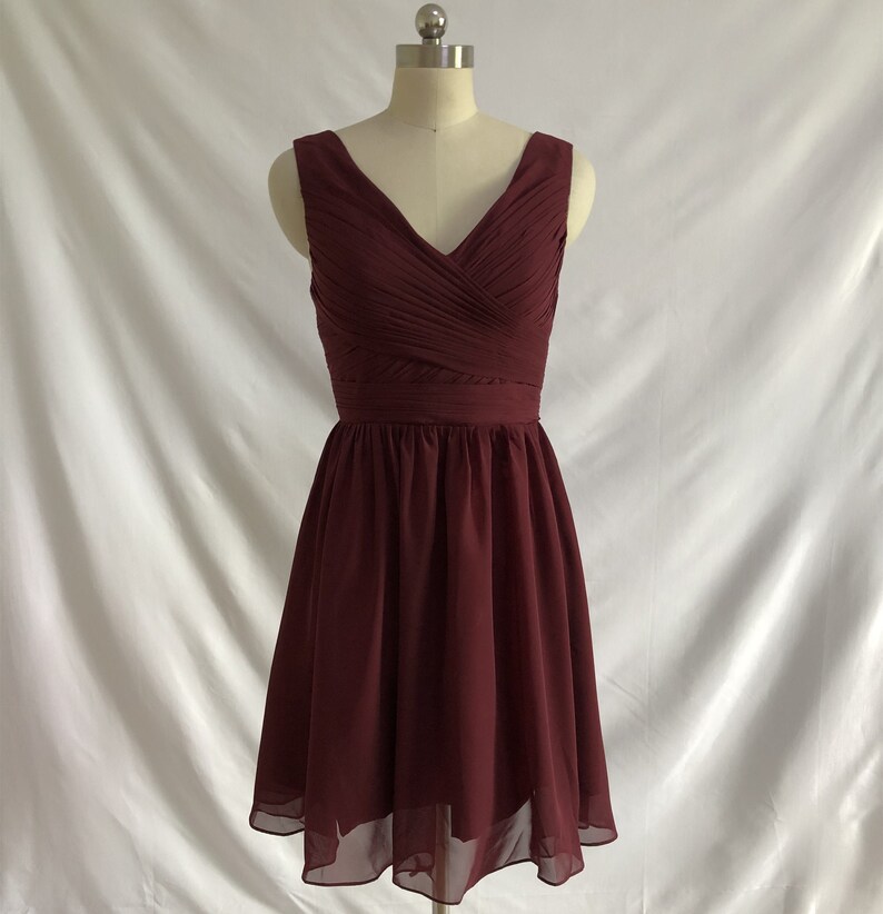 V Neck Burgundy Chiffon Short Party Dress