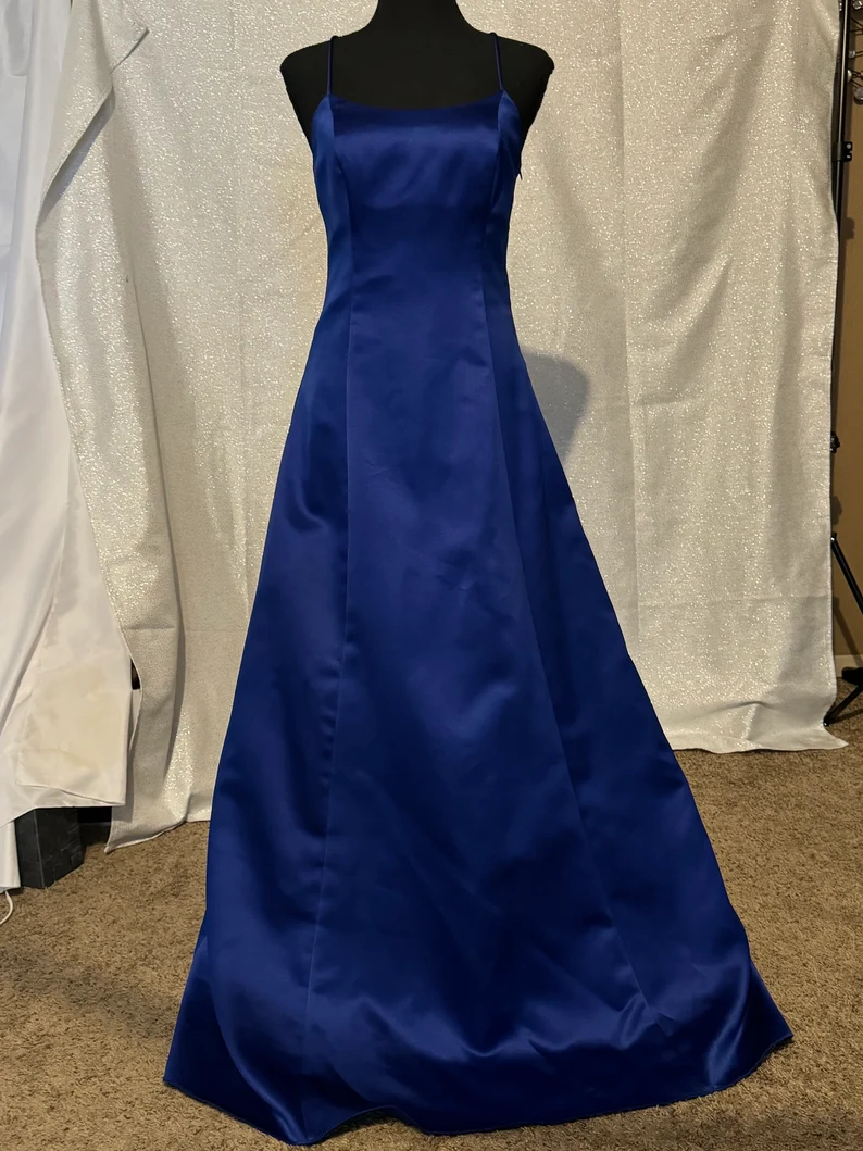 green emerald velvet dress Amazon.com: LEJY Off Shoulder Vintage 80s Prom Dresses for Women Short  Homecoming Dresses Black 0 : Clothing, Shoes & Jewelry main image 1