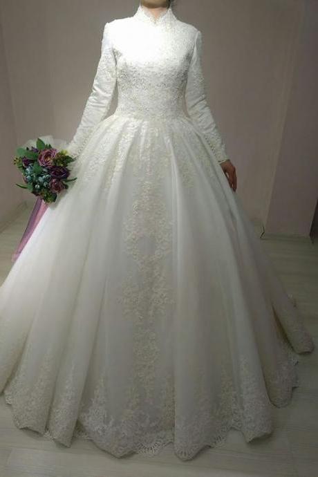 Ivory Muslin Wedding Dress With Lace