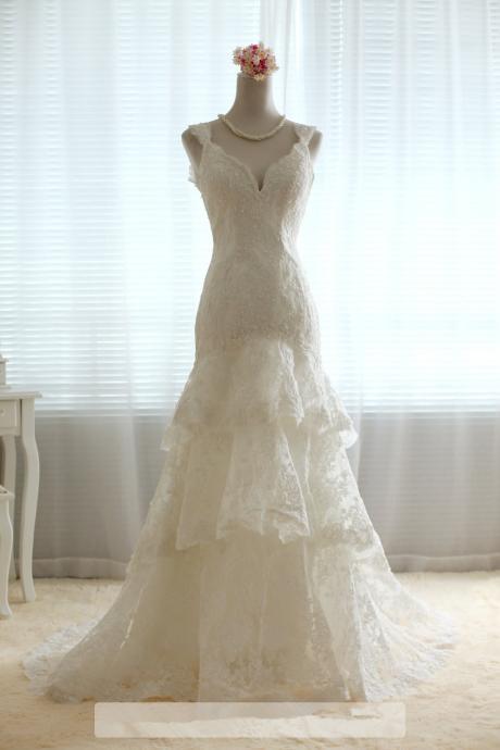 Tiered Vintage Ivory Lace Wedding Dress