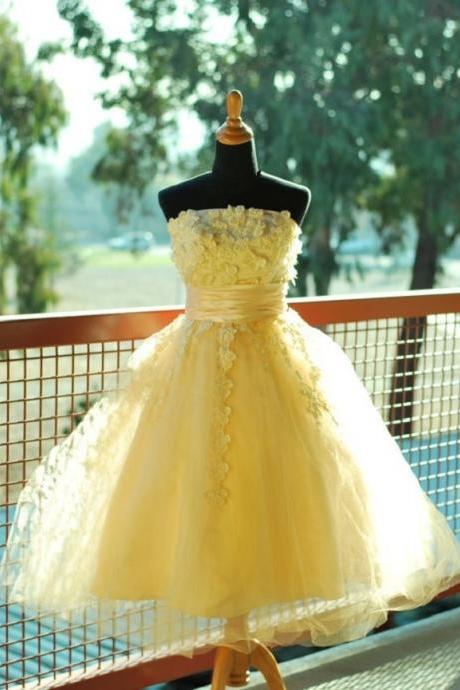 Sun Yellow Short Dress With Lace Flowers