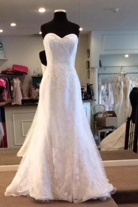 Sleeveless Ivory Lace Wedding Dress