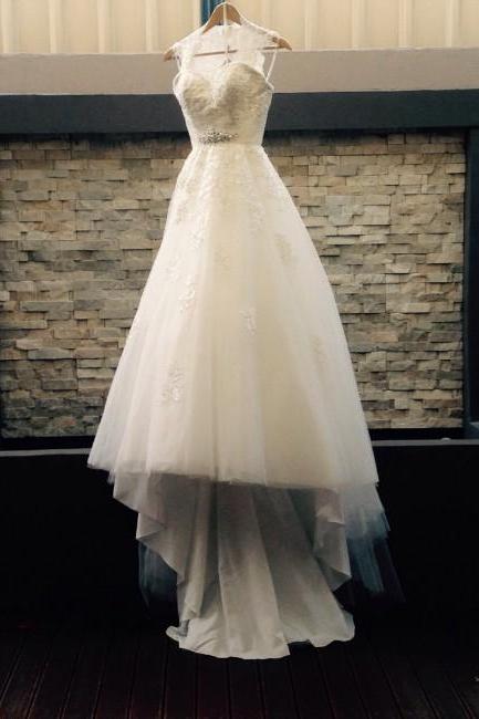 Sleeveless Wedding Dress With Attachable Lace Shawl