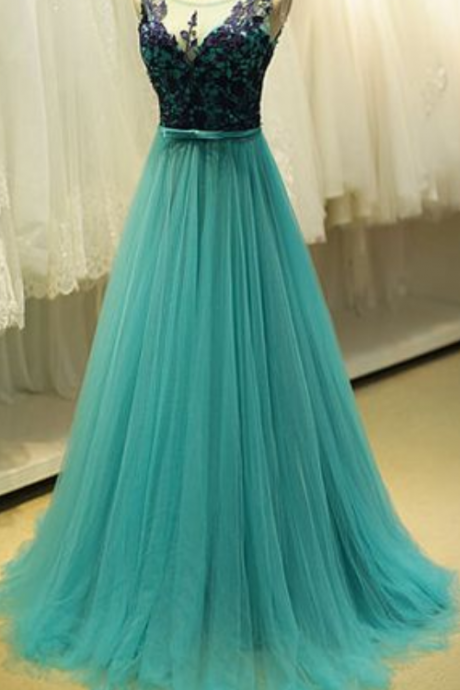 Sleeveless Evening Gown With Lace Bodice