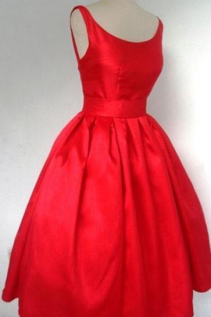 Scoop Neck Red Satin Short Homecoming Party Dress