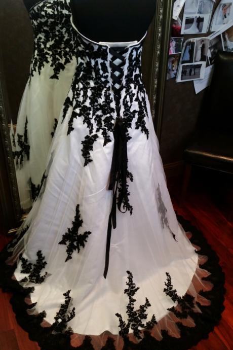 Strapless Vintage Wedding Dress with Black Appliques