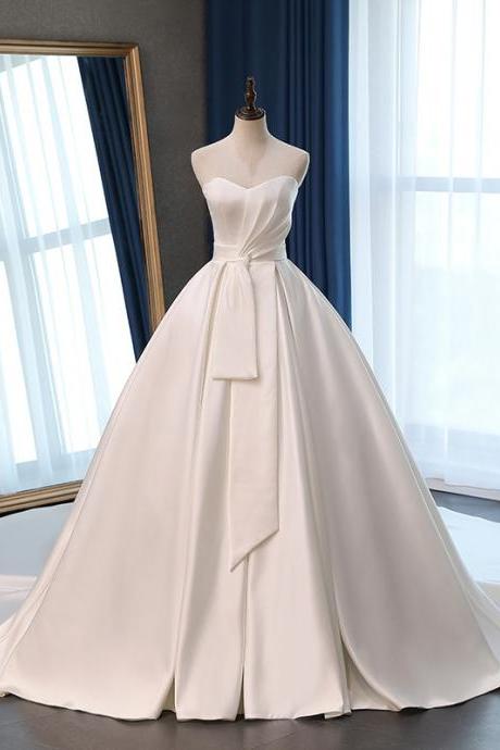 Sleeveless Ivory Wedding Dress Bridal Gown with Court Train