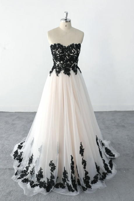 Sleeveless A-line Ivory Formal Occasion Dress With Black Appliques Long Evening Gown