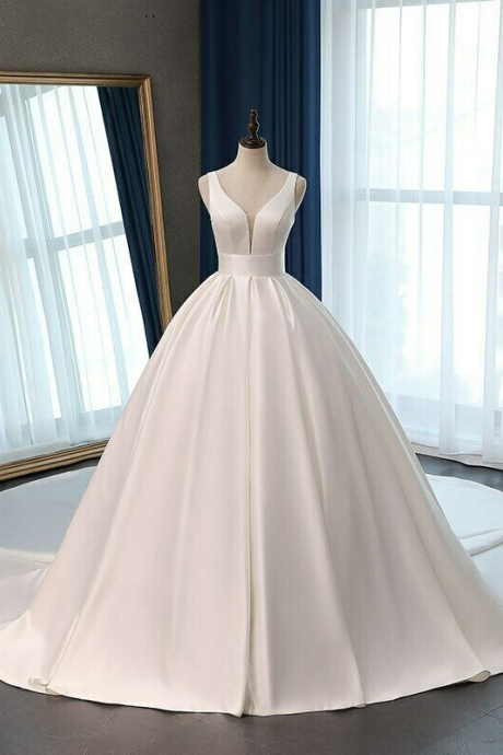 Sleeveless Satin Ball Gown Wedding Dress With Lace-up Back