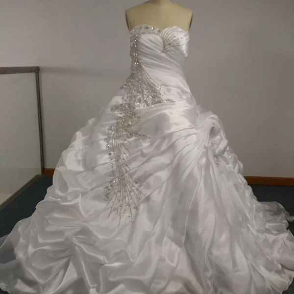 Sleeveless Ruffled Organza Wedding Dress