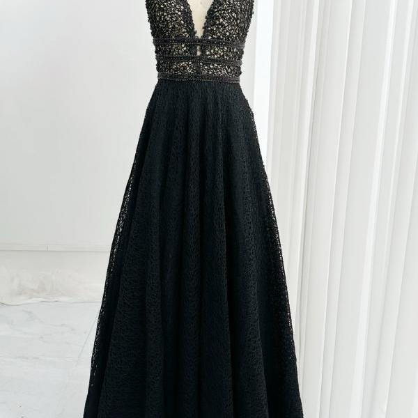 Plunging Neck Black Lace Special Occasion Dress Long Evening Gown