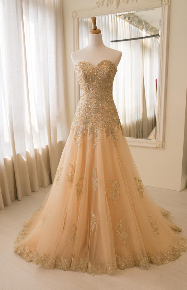 Кружевное свадебное платье цвет шампань