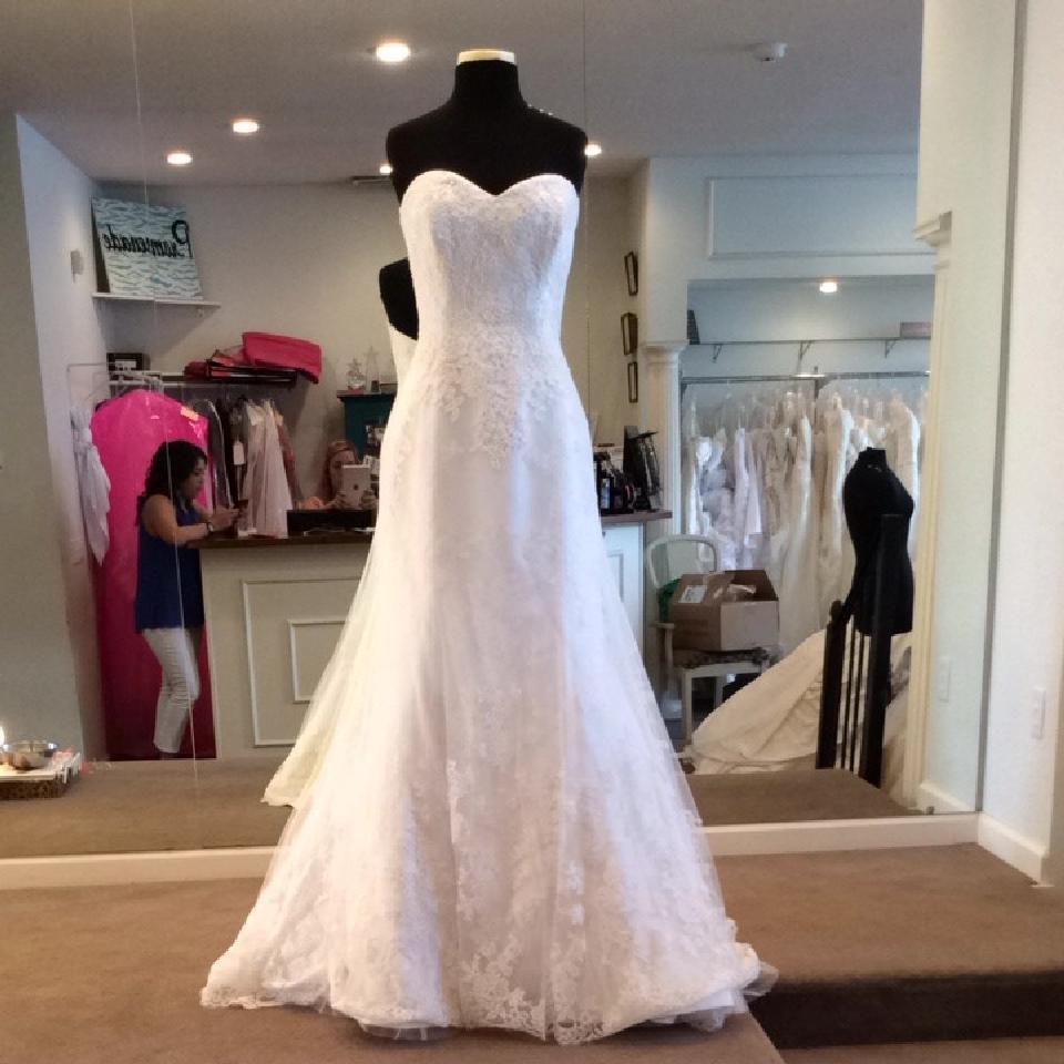 Sleeveless Ivory Lace Wedding Dress on Luulla