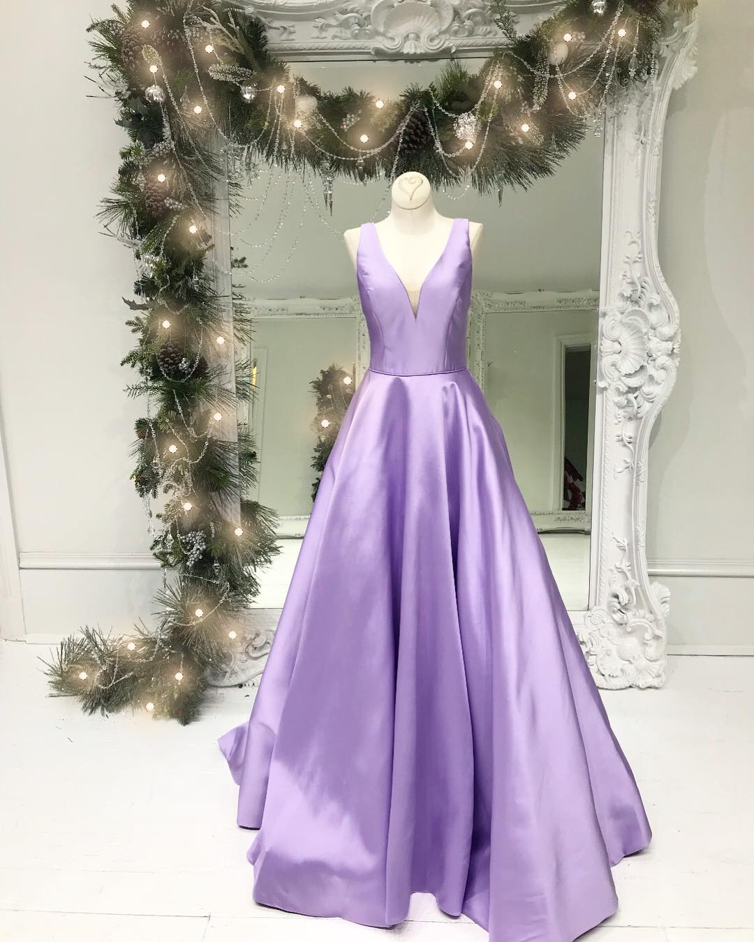 Sexy V neckline Sleeveless Prom Dress Evening Gown