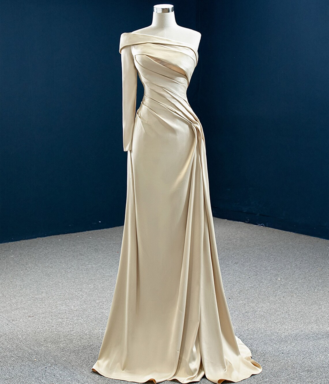 One Shoulder High Waist Large Size Slim Pleated Elegant Banquet Dress